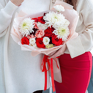 Magnum White Chrysanthemum - 3, Red rose Nina 50 cm - 11, Pink rose Dragonfly 50 cm - 7, Carnation red - 11, lisianthus - 4, Wrapping Paper