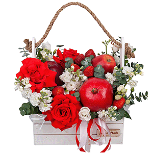 Red rose Nina 50 cm - 7, lisianthus - 2, White Matthiola - 2, Wooden pot, Oasis, Eucalyptus, Pomegranate, Apple, 1 pc., Fresas 250 g, Wooden skewer, Ribbon