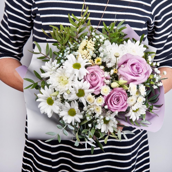 Pink rose 50 cm - 5, Bacardi White Spray Chrysanthemum - 2, Gypsophila - 1, lisianthus - 1, Athos poms Stallion - 2, Oasis, White statice, Wrapping Paper, Pistachio
