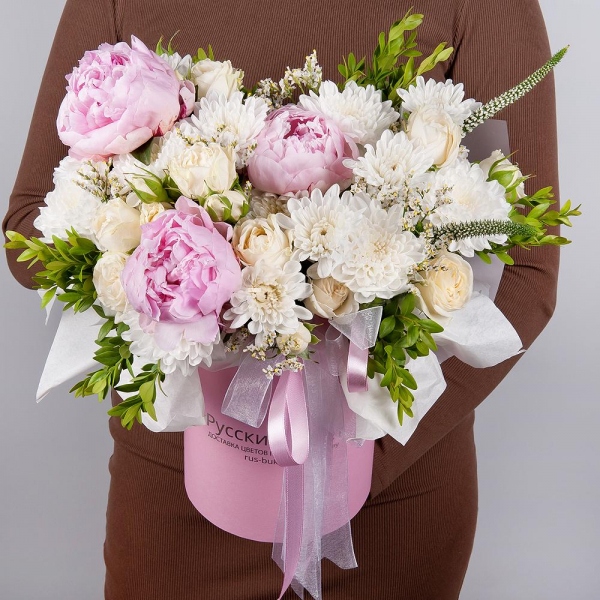 Peony pink - 3, Peony sprayrose - 4, Baltica White Spray Chrysanthemum - 4, Round flower box small , Oasis, Veronica spray, Pistachio, Limonium (1 pc.), Wrapping Paper