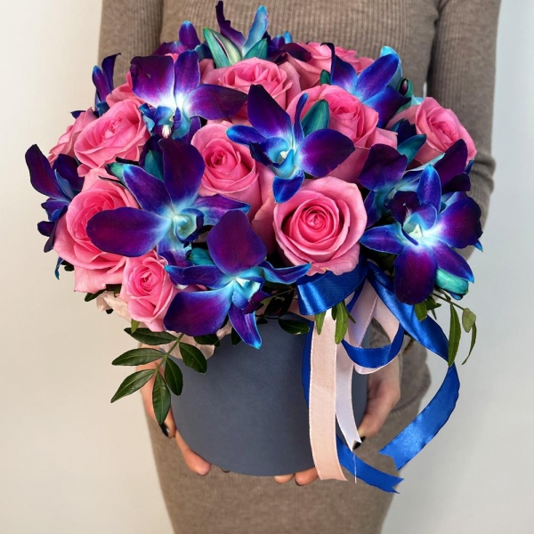 Pink rose 50 cm - 30, Orchid Dendrobium - 20, Flask for orchids, Pistachio, Oasis, Round flower box medium, Ribbon