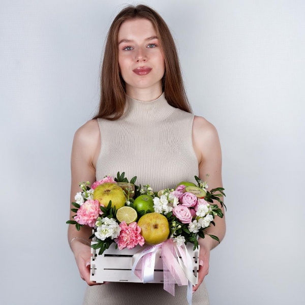 White Matthiola - 3, Peony sprayrose - 1, Pink carnation - 7, Wooden pot, Oasis, Lemon, 1 pc., Kiwi, Apple, 1 pc., Pear, Wooden skewer, Pistachio, Ribbon