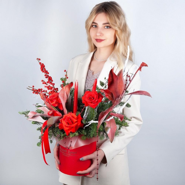 Rose Red 50 cm Ecuador - 7, Round flower box small , Oasis, Salal, Spruce branches (1pc.), Christmas decor (set), Candle, Artificial branch, Ribbon, Ilex
