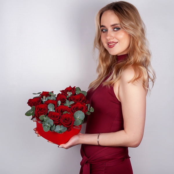 Red rose 50 cm - 15, Heart‑shaped box for arrangements, Oasis, Eucalyptus