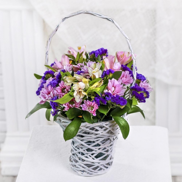 Bacardi Pink Spray Chrysanthemum - 4, Alstromeria white, soft pink - 5, Small Basket, Oasis, Blue Statice, Ruscus