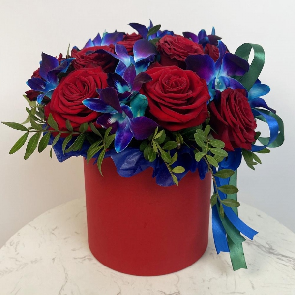 Red rose 50 cm - 25, Orchid Dendrobium - 20, Flask for orchids, Pistachio, Oasis, Round flower box medium, Ribbon