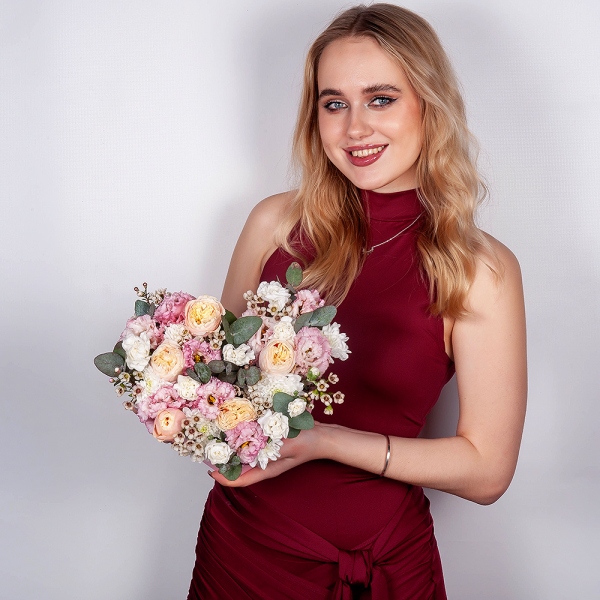 Spray rose: white, cream, light pink 50 cm - 2, Pink Lisianthus (Eustoma) - 3, Baltica White Spray Chrysanthemum - 1, White spray carnation - 2, Composition Box, Oasis, Waxflower (1 pc.), Eucalyptus
