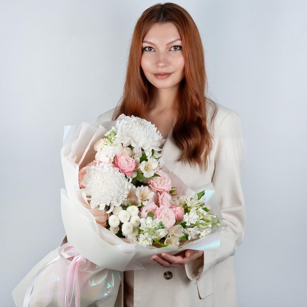 Baltica White Spray Chrysanthemum - 1, Chrysanthemum white Bigoudi - 2, White Matthiola - 3, Alstromeria white, soft pink - 7, Peony sprayrose - 3, Newton White Spray Chrysanthemum - 1, Wrapping Paper