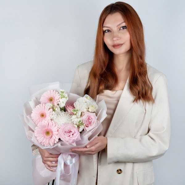 Chrysanthemum white Bigoudi - 1, Gerbera pink - 7, Peony rose pink 'OHara' - 3, White Matthiola - 2, lisianthus - 3, Wrapping Paper