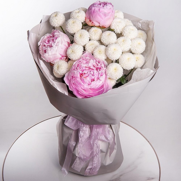 Peony pink - 3, Newton White Spray Chrysanthemum - 3, Wrapping Paper