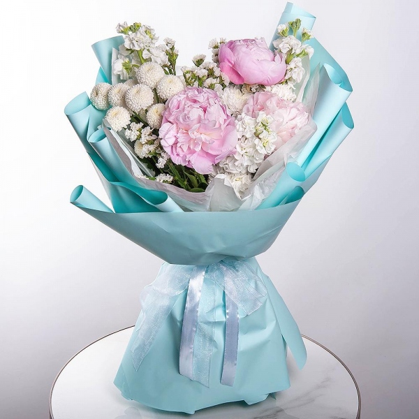 Peony pink - 3, White Matthiola - 3, Baltica White Spray Chrysanthemum - 1, Newton White Spray Chrysanthemum - 1, White statice, Wrapping Paper