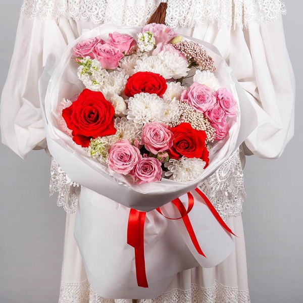 Red rose Nina 50 cm - 5, Bright pink spray rose mix, 50 cm - 5, Pink Lisianthus (Eustoma) - 2, White Matthiola - 3, Baltica White Spray Chrysanthemum - 3, Ozotamnus, Wrapping Paper