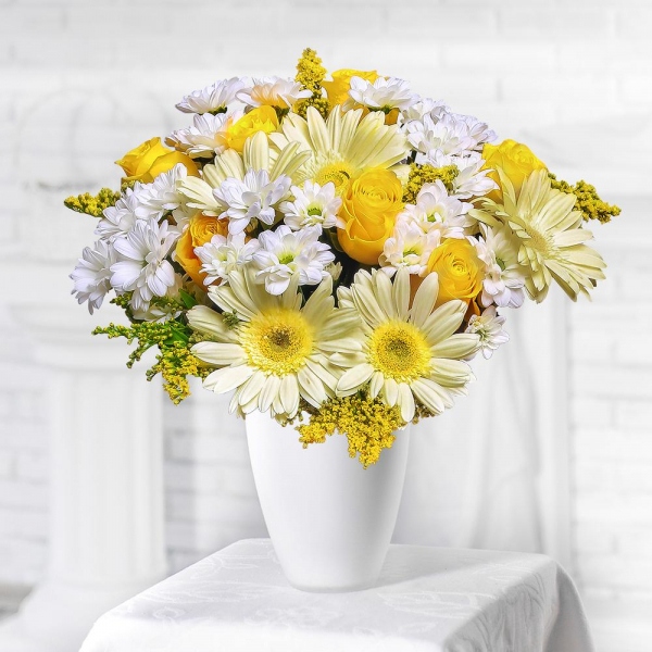 Yellow rose 50 cm - 7, Gerbera yellow - 5, Bacardi White Spray Chrysanthemum - 5, Solidago (1 pc.), Felt, Ribbon