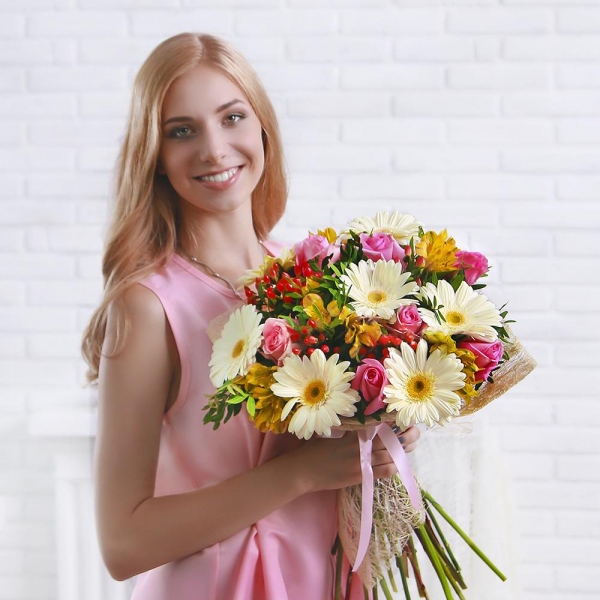 Pink rose 50 cm - 7, Gerbera white - 7, Alstromeria Yellow, Orange - 5, Hypericum, Sisal, Ribbon