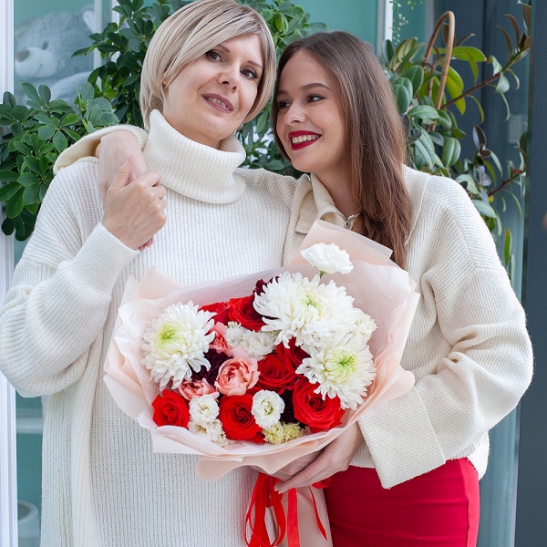 Magnum White Chrysanthemum - 3, Red rose Nina 50 cm - 11, Pink rose Dragonfly 50 cm - 7, Carnation red - 11, lisianthus - 4, Wrapping Paper