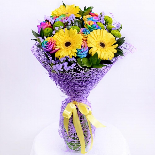 Rainbow rose - 9, Athos pom Feeling Green - 4, Gerbera yellow - 3, Blue Statice, Ruscus, Sisal, Ribbon