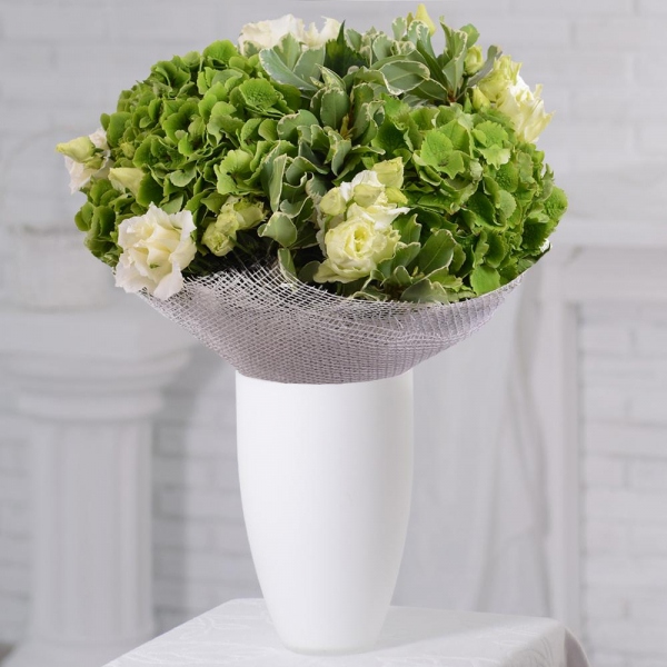 Green Hydrangea - 3, lisianthus - 5, Pittosporum, Jute 1 meter, Ribbon