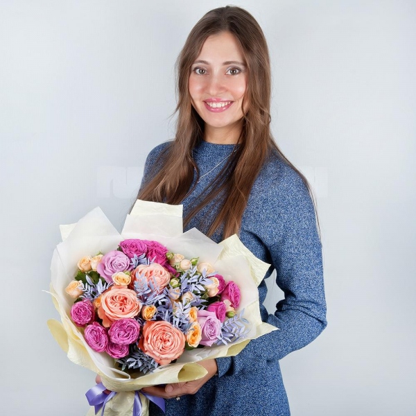 Peony rose Kahala 50 cm - 3, Pink rose 50 cm - 4, Bright pink spray rose mix, 50 cm - 8, Wrapping Paper, Pistachio