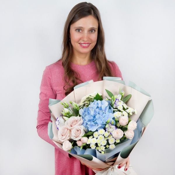 Blue/purple hydrangea - 1, Rose Powder 50 cm Ecuador (Quicksand, Menta) - 3, Spray rose: white, cream, light pink 50 cm - 2, Purple Lisianthus (Eustoma) - 3, Athos poms Stallion - 3, Eucalyptus populus (1 pc.), Wrapping Paper
