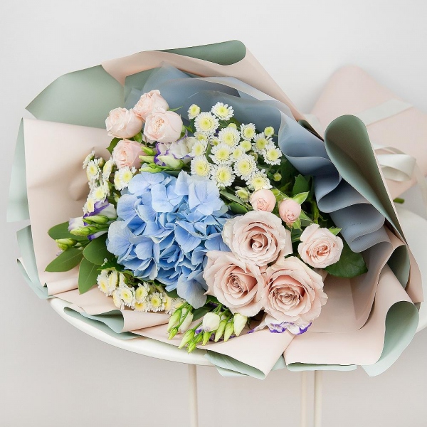 Blue/purple hydrangea - 1, Rose Powder 50 cm Ecuador (Quicksand, Menta) - 3, Spray rose: white, cream, light pink 50 cm - 2, Purple Lisianthus (Eustoma) - 3, Athos poms Stallion - 3, Eucalyptus populus (1 pc.), Wrapping Paper