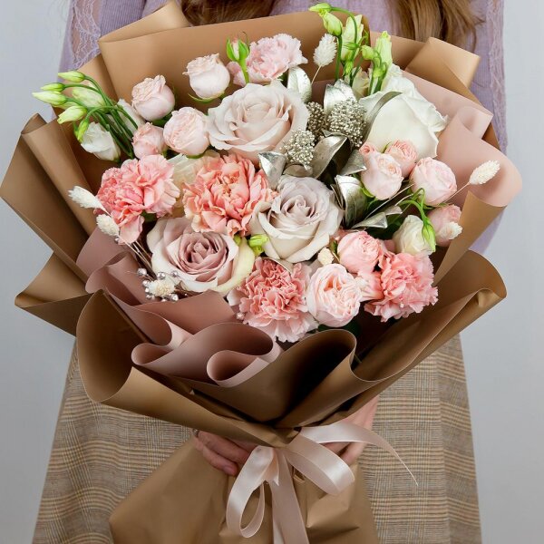 Rose Powder 50 cm Ecuador (Quicksand, Menta) - 3, lisianthus - 2, White rose 50 cm - 2, Peony sprayrose - 3, Pink carnation - 5, Dried flowers decor, Wrapping Paper