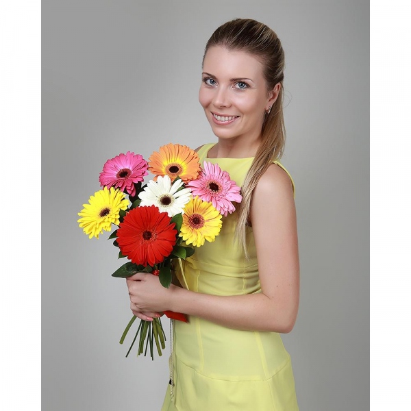 Gerbera yellow - 2, Gerbera white - 1, Gerbera daisies - 1, Gerbera red - 1, Gerbera pink - 1, Purple gerbera - 1, Ribbon, Aspidistra (1 pc.)