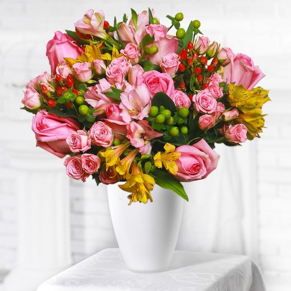 Pink rose 50 cm - 7, Bright pink spray rose mix, 50 cm - 7, Alstromeria white, soft pink - 3, Alstromeria Yellow, Orange - 3, Hypericum, Wrapping Paper