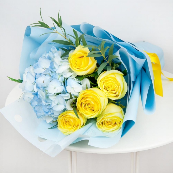 Blue/purple hydrangea - 1, Yellow rose 50 cm - 7, Eucalyptus, Wrapping Paper