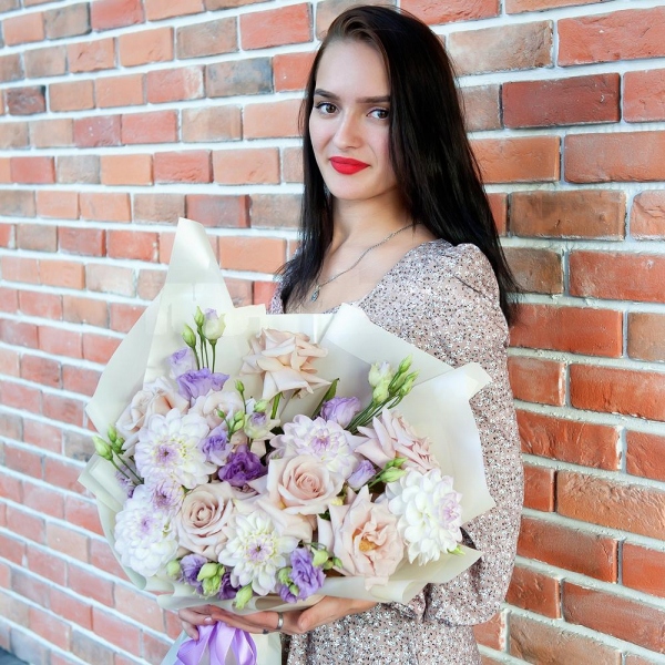 Rose Powder 50 cm Ecuador (Quicksand, Menta) - 9, White Dahlia - 6, Purple Lisianthus (Eustoma) - 4, Wrapping Paper