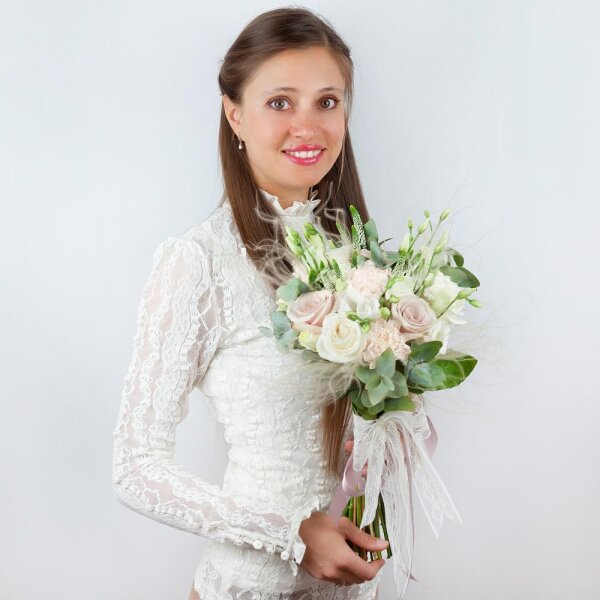 White spray carnation - 5, Cream Rose 50 cm Ecuador (Creme Caramel) - 6, White rose 50 cm - 6, lisianthus - 6, Veronica spray, Eucalyptus Cinerea, Dried flowers decor, Ribbon