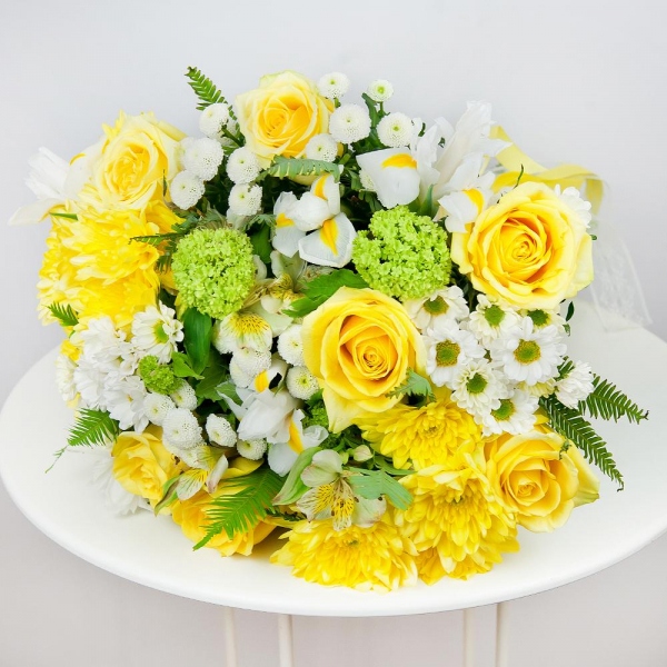 White iris - 11, Alstromeria Yellow, Orange - 5, Yellow rose 50 cm - 9, Baltica Yellow Spray Chrysanthemum - 5, Santini White Spray Chrysanthemum - 7, Baltica White Spray Chrysanthemum - 3, Ambrella, Viburnum, Ribbon