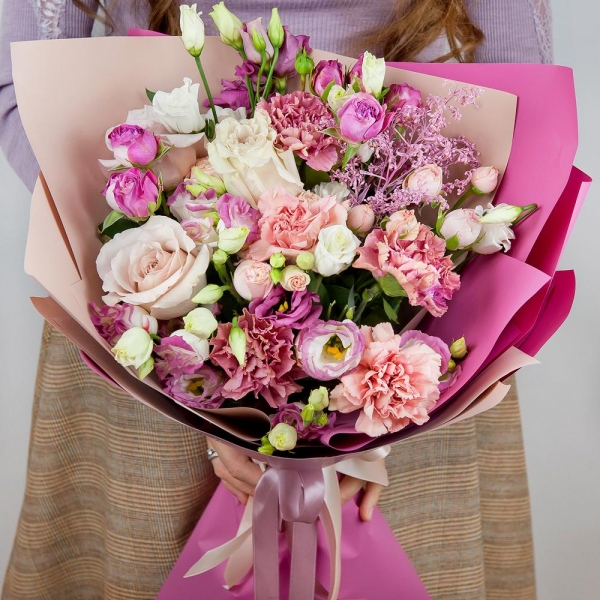 Cream Rose 50 cm Ecuador (Creme Caramel) - 5, Peony sprayrose - 8, Pink carnation - 8, lisianthus - 2, Pink Lisianthus (Eustoma) - 3, Solidago (1 pc.), Wrapping Paper