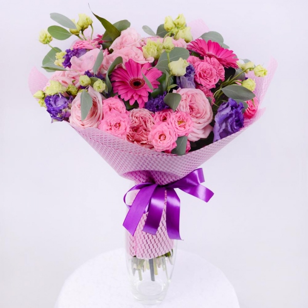 David Austin peonyroses - 15, Purple Lisianthus (Eustoma) - 7, Bright pink spray rose mix, 50 cm - 11, Gerbera pink - 5, Aspidistra (1 pc.), Eucalyptus populus (1 pc.), Felt, Ribbon
