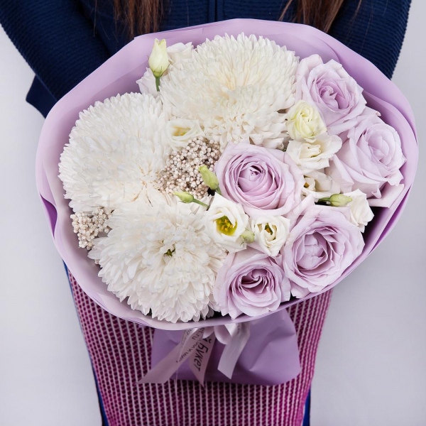Magnum White Chrysanthemum - 3, Rose Cream 50 cm - 5, lisianthus - 2, Ozotamnus, Wrapping Paper, Ribbon