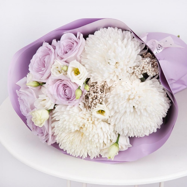 Magnum White Chrysanthemum - 3, Rose Cream 50 cm - 5, lisianthus - 2, Ozotamnus, Wrapping Paper, Ribbon