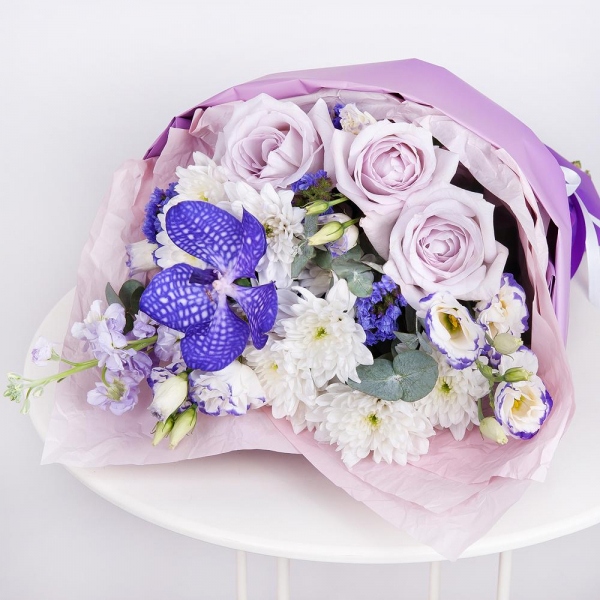 Vanda Orchid bud - 2, Baltica White Spray Chrysanthemum - 3, Purple Lisianthus (Eustoma) - 3, White Matthiola - 2, Lilac rose Bounty Way, 50 cm - 4, Flask for orchids, Blue Statice, Eucalyptus Cinerea, Wrapping Paper
