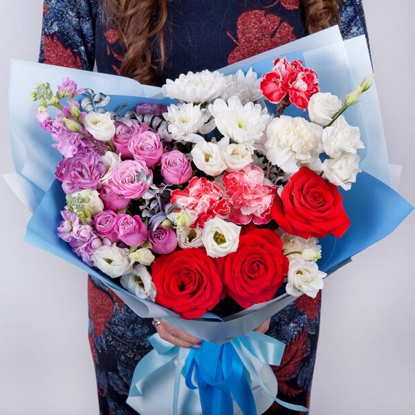 Baltica White Spray Chrysanthemum - 1, Peony sprayrose - 2, Red rose 50 cm - 3, Carnation red - 3, Matthiola Lilac - 2, lisianthus - 2, Carnation spray - 1, Carnation white, cream - 2, Pistachio, Wrapping Paper
