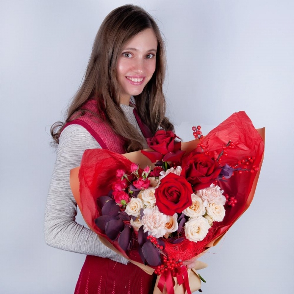 Spray rose: white, cream, light pink 50 cm - 3, Red rose 50 cm - 5, Carnation white, cream - 5, Spray rose: red 50 cm - 3, Eucalyptus Cinerea, Ilex, Wrapping Paper, Sisal