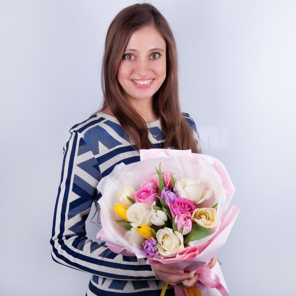 White rose 50 cm - 3, Pink rose 50 cm - 2, Pink tulip - 4, Tulip white - 6, Yellow tulip - 3, Lilac tulip - 3, Wrapping Paper, Ribbon