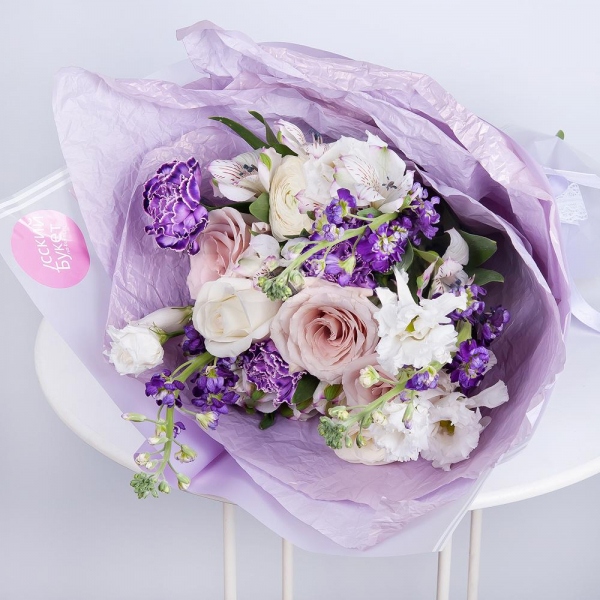 Ranunculus White - 1, Rose Powder 50 cm Ecuador (Quicksand, Menta) - 3, White rose 50 cm - 2, Lilac carnation - 3, Matthiola Lilac - 3, lisianthus - 1, Alstromeria lilac, purple - 2, Wrapping Paper