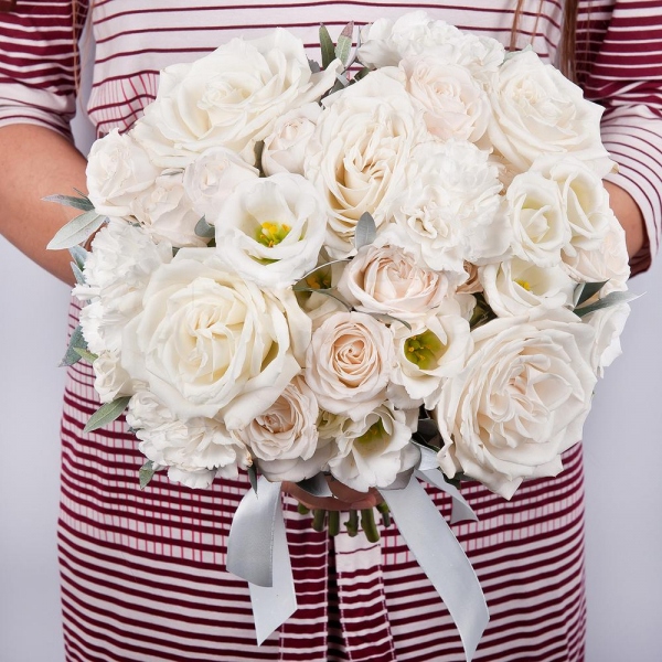 White rose 50 cm Ecuador - 7, Spray rose: white, cream, light pink 50 cm - 4, Carnation white, cream - 5, lisianthus - 2, Ruscus, Pistachio, Ribbon
