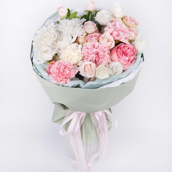 Peony sprayrose - 5, Peony rose pink 'OHara' - 1, lisianthus - 1, Pink carnation - 3, Baltica White Spray Chrysanthemum - 1, Carnation white, cream - 2, Wrapping Paper