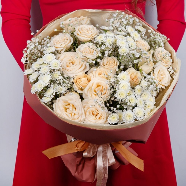 Spray rose: white, cream, light pink 50 cm - 8, Athos poms Stallion - 5, Gypsophila - 2, Wrapping Paper