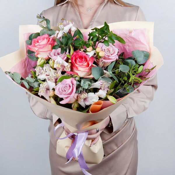 Pink rose 50 cm - 5, Alstromeria white, soft pink - 4, Hypericum, Pistachio, Wrapping Paper, Eucalyptus
